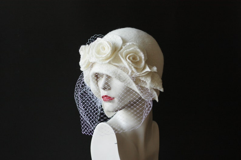 Wedding Veiling hat. White cloche hat with veil zdjęcie 1