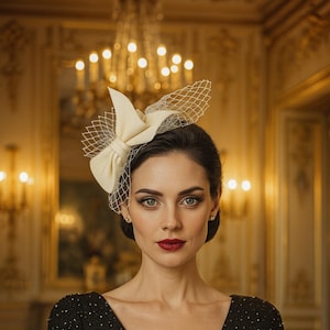 Modern Fascinator with Netting – Handmade Headpiece for Weddings, Races, or Special Occasions