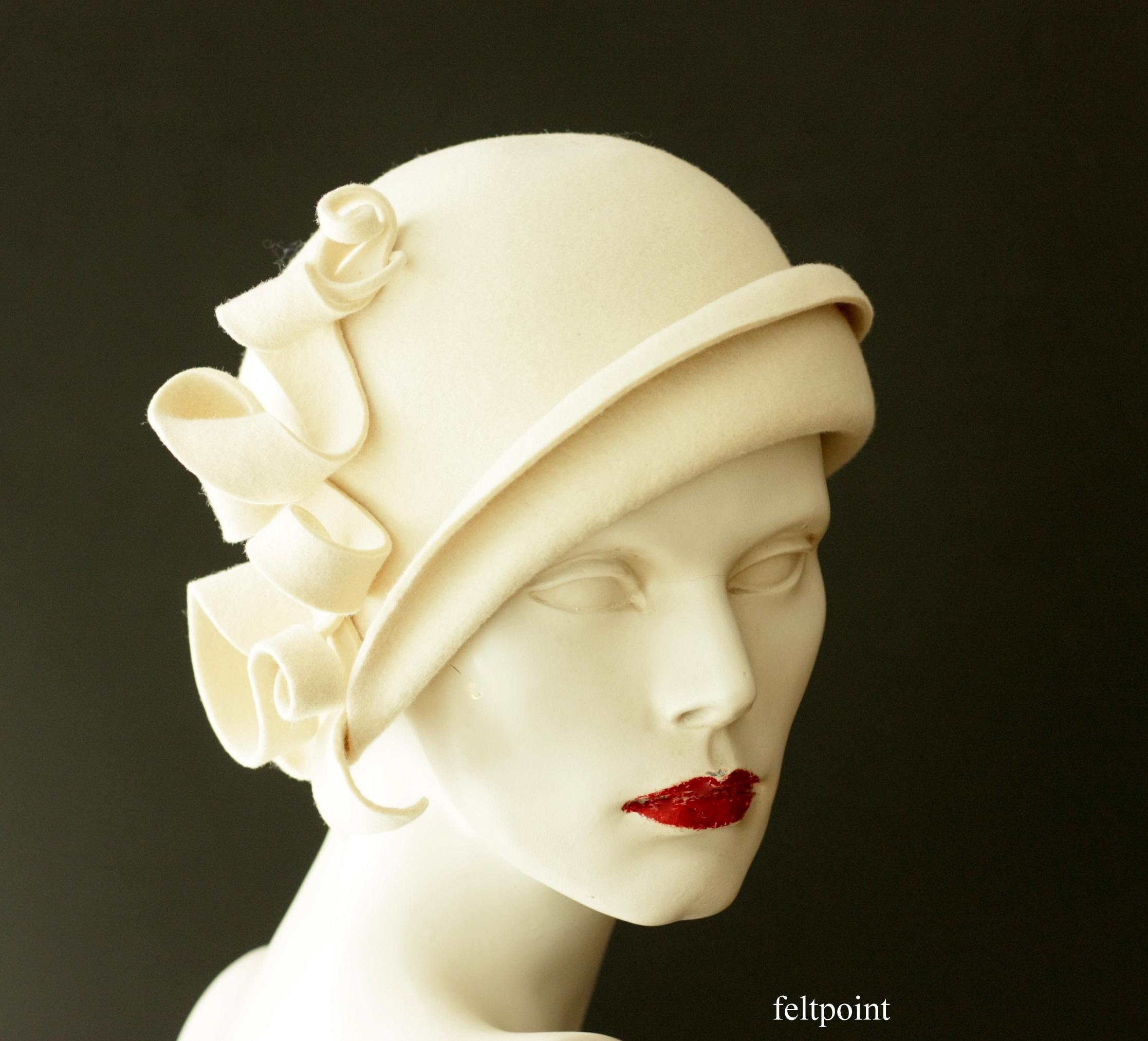Handmade Ivory Wool Felt Cloche Hat – 1920s Vintage Style - Etsy display picture 3