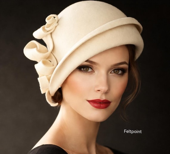 Elegant Cream Retro Cloche Hat with Bow Accent Cream Felt Cloche Hat With Sculptural Bow – 1920s Style Art  main image 3