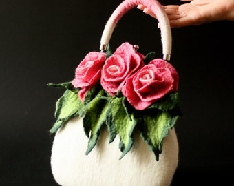 Bolso de lana afieltrada con forma de rosa: bolso floral hecho a mano
