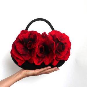 Handgemaakte vilten portemonnee met rode rozen wollen bloem handtas Uniek romantisch cadeau voor haar