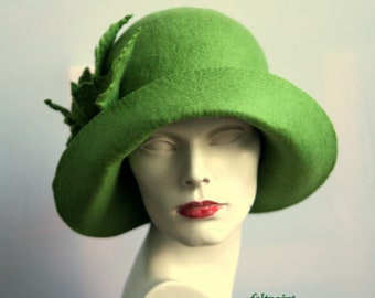 Sombrero cloche de fieltro hecho a mano, de lana merino verde, estilo flapper de los años 20.
