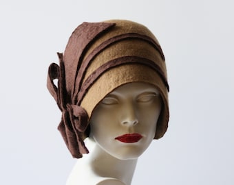 Chapeau cloche pour femme. Style années 1920. Chapeau fait main