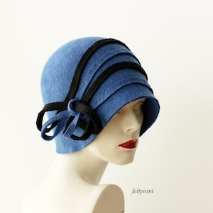 Cloche hat made of merino wool.