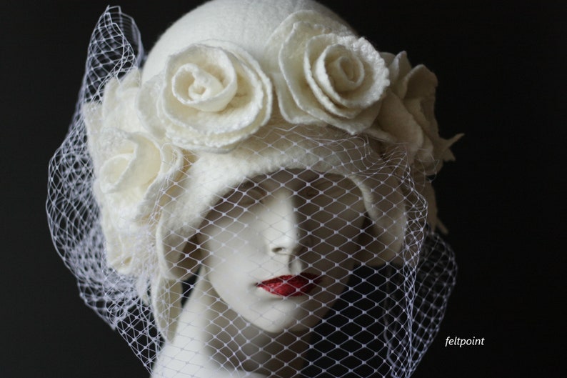Wedding Veiling hat. White cloche hat with veil zdjęcie 2
