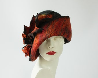 Bonnet en laine aux couleurs de l'automne. Cloche faite main