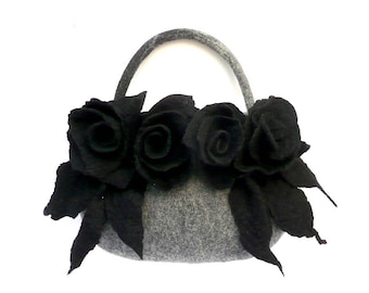 Bolso de lana gris fieltrado a mano con rosas negras, estilo bohemio