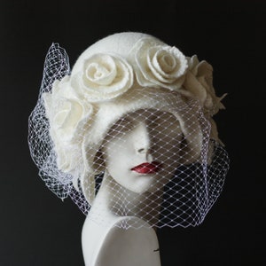 Wedding Veiling hat. White cloche hat with veil zdjęcie 3