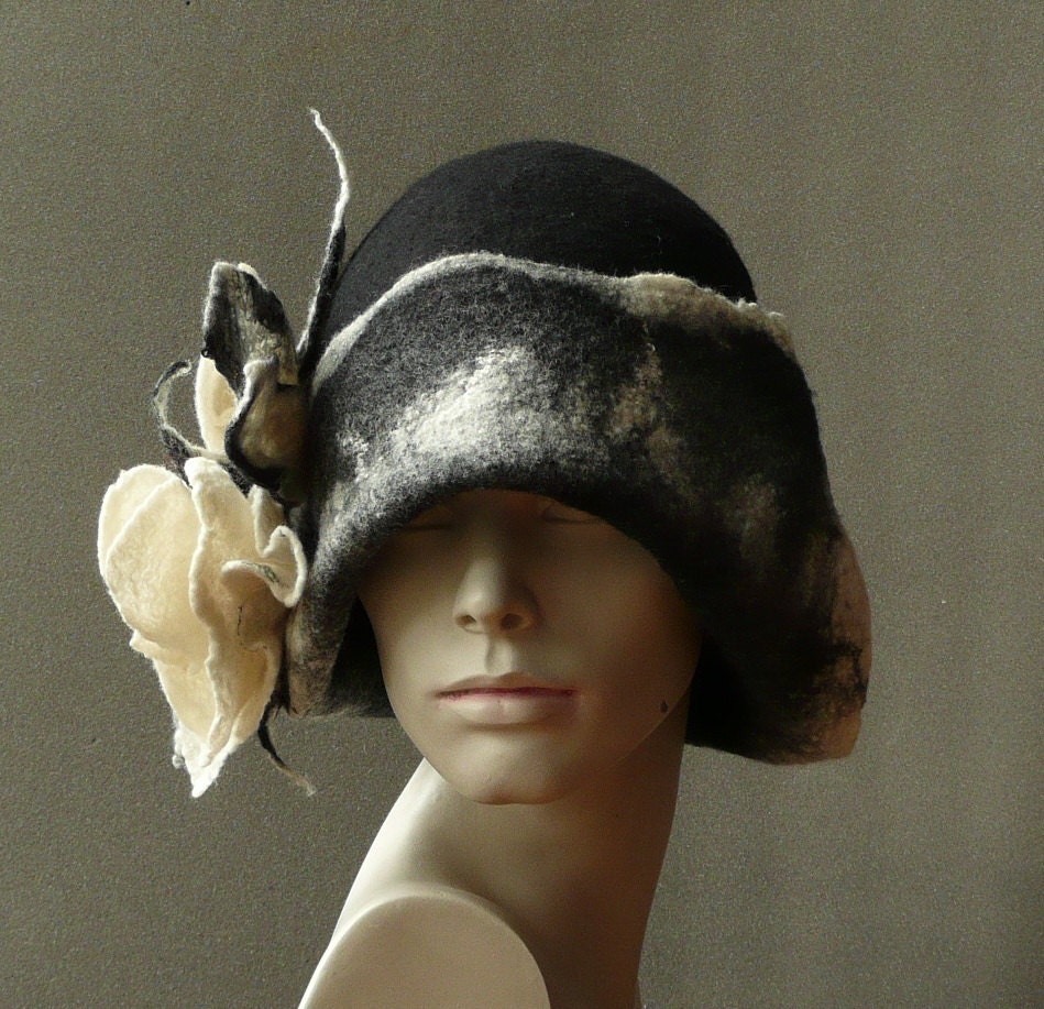 Black Wool Felt Cloche Hat Vintage 1920s Style Flower Polka Dot Tulle Netting Black Wool Felt Cloche Hat: Downton Abbey Style, Silk Roses  main image 4