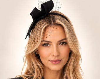 Black felt fascinator. Cocktail hat. Formal headpiece