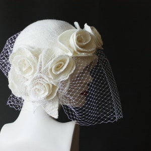 Wedding Veiling hat. White cloche hat with veil zdjęcie 4