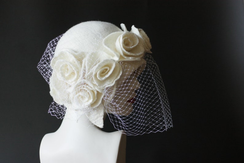 Wedding Veiling hat. White cloche hat with veil zdjęcie 4