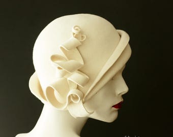 Handmade Ivory Wool Felt Cloche Hat – 1920s Vintage Style
