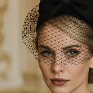 Black Fascinator with Veil, Felt Bow Cocktail Hat, Wedding Headpiece, Races Hat for Women, Elegant Handmade Millinery