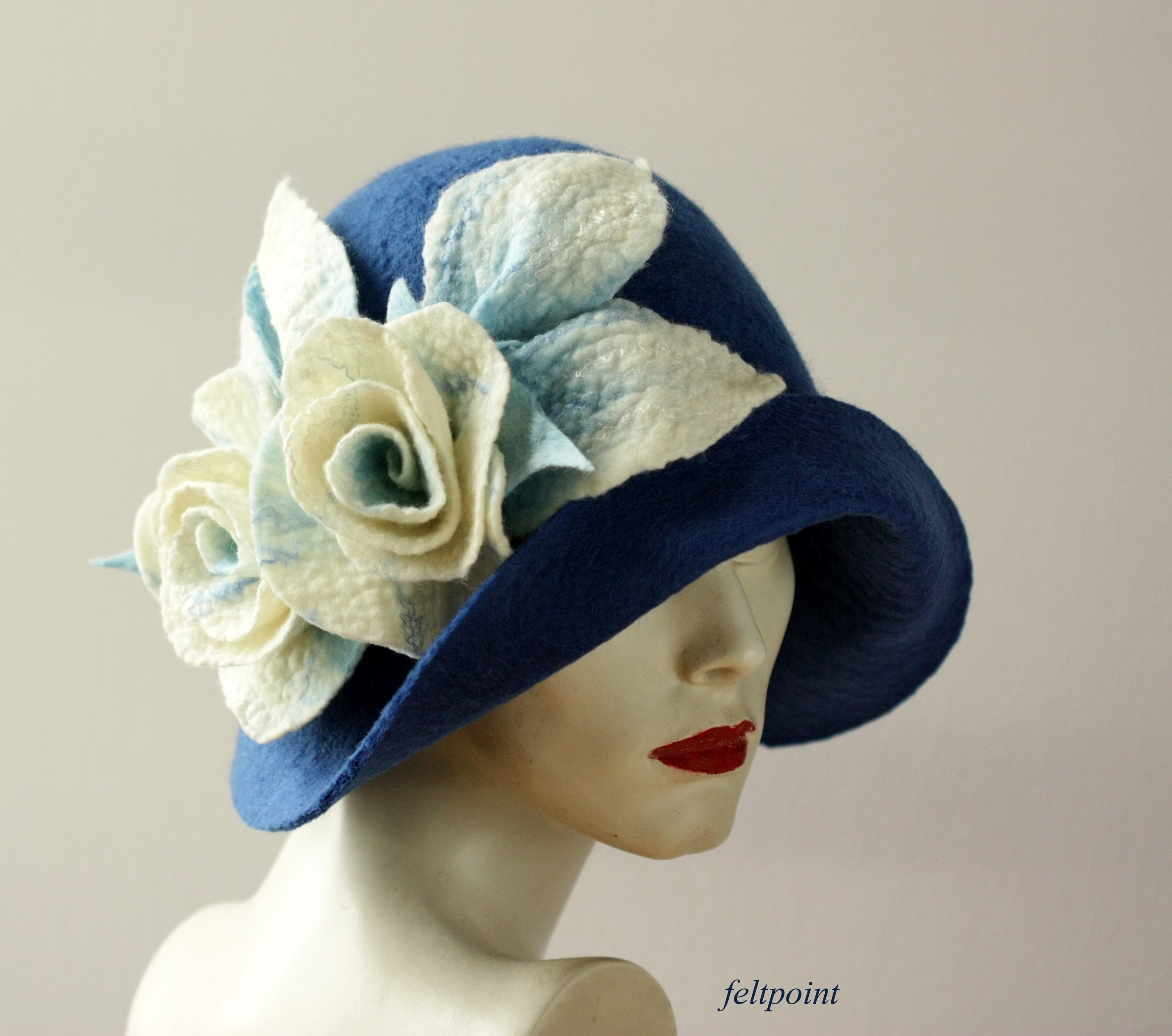 Fieltro de lana Cloche Hat Ladies Chic Vintage Flower Mesh Hilo ajustable triturable a prueba de lluvia Clásico Accesorios Sombreros y gorras Sombreros de vestir Sombreros cloché 