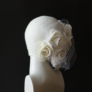 Wedding Veiling hat. White cloche hat with veil zdjęcie 7