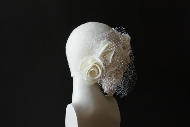 Wedding Veiling hat. White cloche hat with veil zdjęcie 7