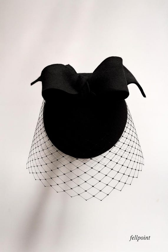 Elegant Black Fascinator Hat With Bow and Net Veil  display picture 2