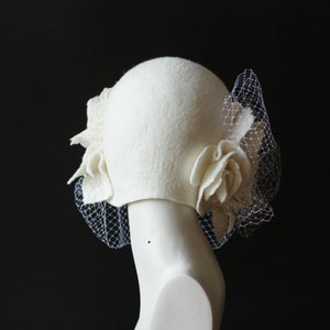 Wedding Veiling hat. White cloche hat with veil zdjęcie 8