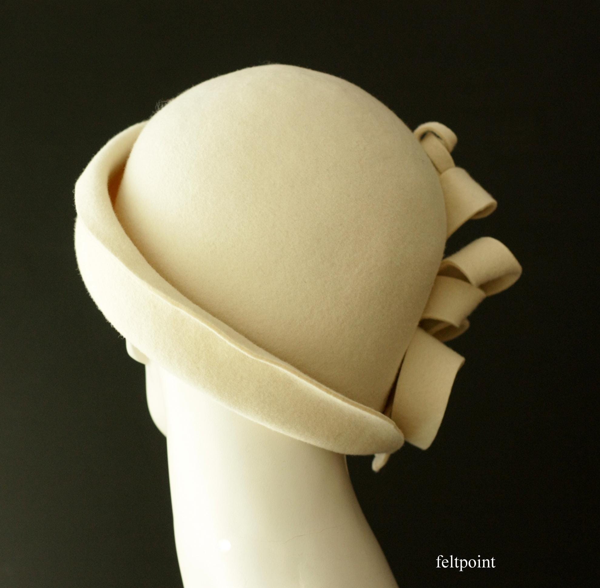 Vintage Georgi Ivory Wool Felt Cloche Hat - 1920s Flapper Style Mid-Century Womens 1920s Vintage Wool Blend Cloche Church Hat Winter  main image 2