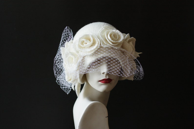 Wedding Veiling hat. White cloche hat with veil zdjęcie 6