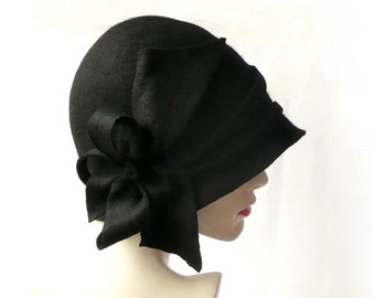 Chapeau noir de chapellerie, chapeau feutré noir, chapeau cloche, chapeau cloche noir, chapeau 1920, chapeau artistique, chapeau cloche, cloche de chapellerie, chapeau de chapellerie, chapeau unique