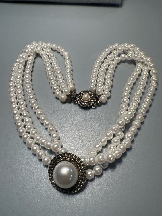 Vintage  3 Strand  White Faux Pearl Necklace (8842