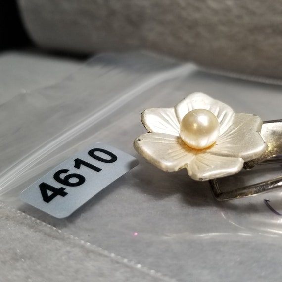 Vintage Silvertone Enamel White Flower Pin/Brooch… - image 4