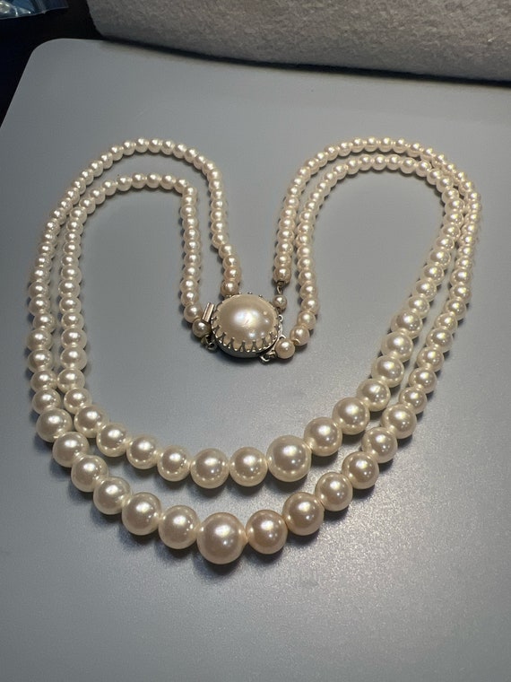 Vintage  2 Strand  White Faux Pearl Necklace (8882