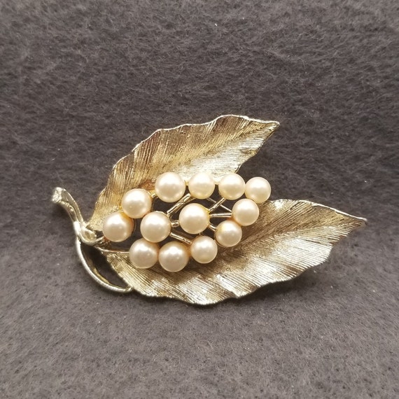Lisner Gold Tone Leaf with Pearls Brooch (6018) - image 1