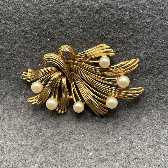 Lisner Gold Tone Design with Pearls Brooch (7005) - image 1