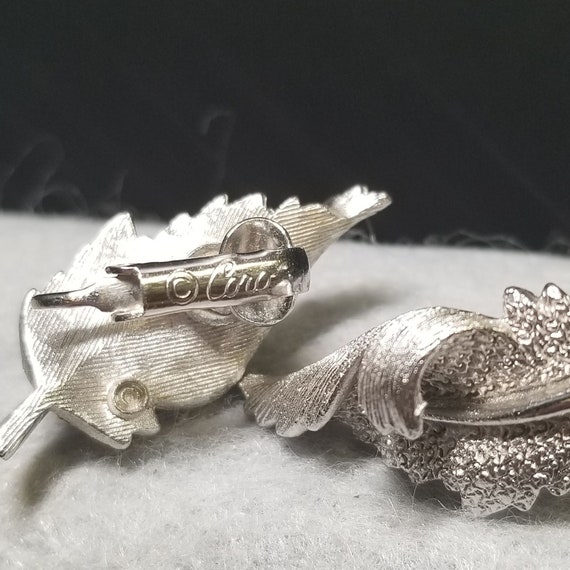 Vintage Silvertone Coro Leaf Clip On Earrings (35… - image 2