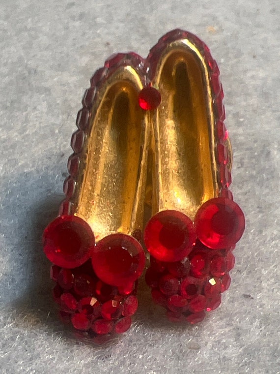 Vintage Ruby Slippers Rhinestone Pin (A283gr)