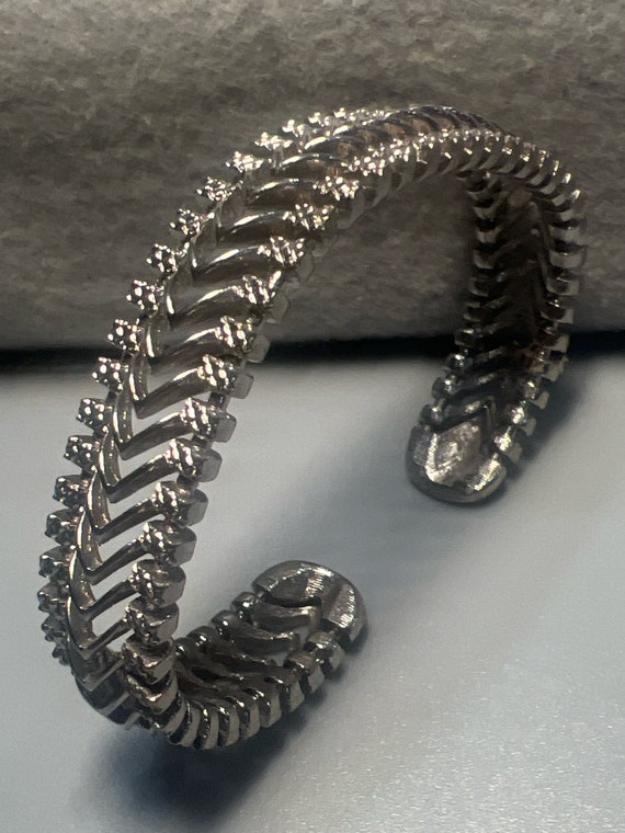 Vintage Silvertone Artwork Heavy Metal Bracelet (8
