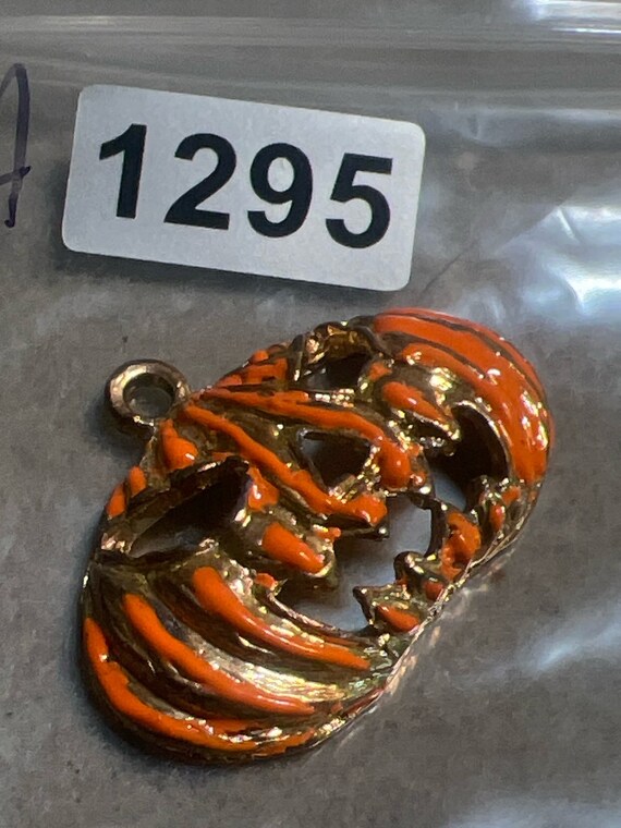 Vintage  Enamel Jack O Lantern Halloween Pendant … - image 3