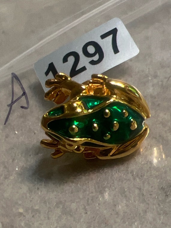 Vintage Goldtone and Green Rhinestone Frog pin br… - image 3
