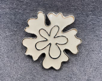 Coro White and Gold Tone Flower Brooch (7059)