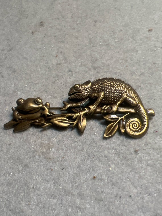Vintage Brass looking Iguana and Frog  Pin Brooch… - image 1