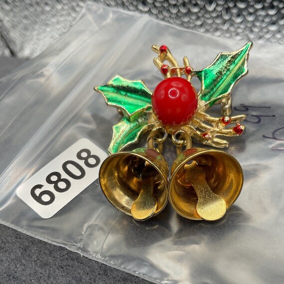Gold Tone Christmas Holly and Bells Dangle Brooch… - image 4