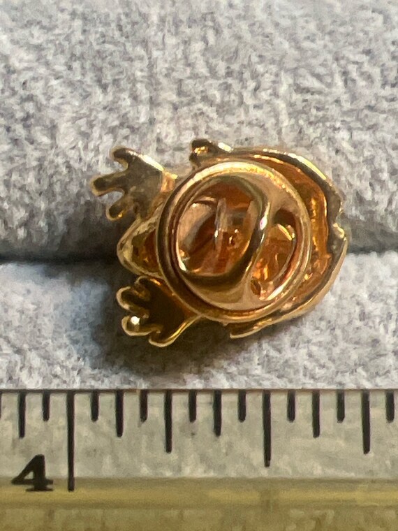 Vintage Goldtone and Green Rhinestone Frog pin br… - image 2