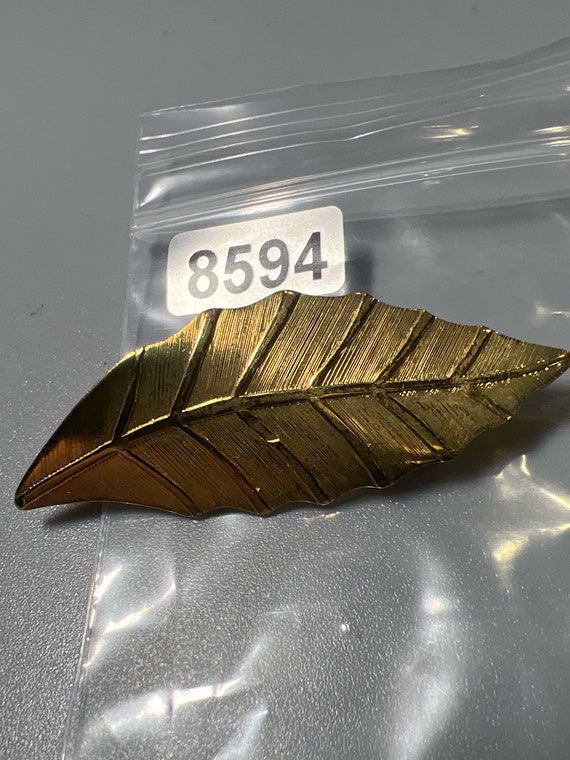 Vintage Goldtone Leaf Pin Brooch  (8594gr) - image 3
