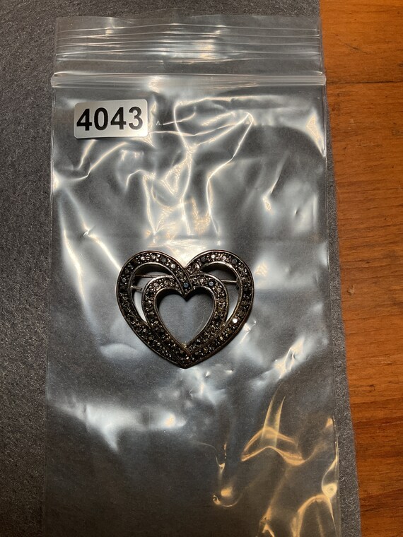 Vintage Silvertone Rhinestone Heart Pin Brooch (4… - image 4