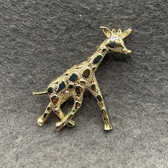 Gold Tone Giraffe Brooch (6799) - image 1