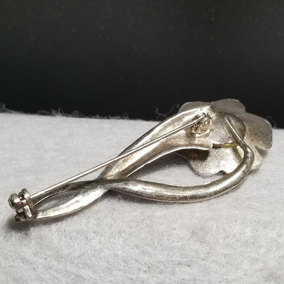 Vintage Silvertone Enamel White Flower Pin/Brooch… - image 2