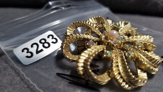 Vintage Goldtone And Clear Rhinestone Leaf Pin/ B… - image 3
