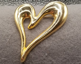 Large Gold Tone Heart Brooch (3752)