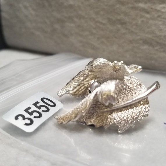 Vintage Silvertone Coro Leaf Clip On Earrings (35… - image 4