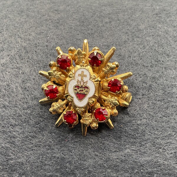 Vintage Gold Tone Old Catholic Sacred Heart with Red Rhinestones Pin (7408)
