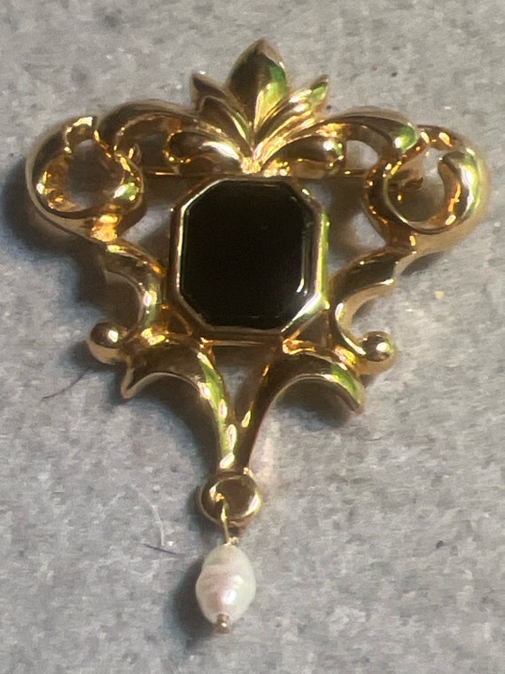 Vintage Goldtone with Black Stone and Faux Pearl … - image 1